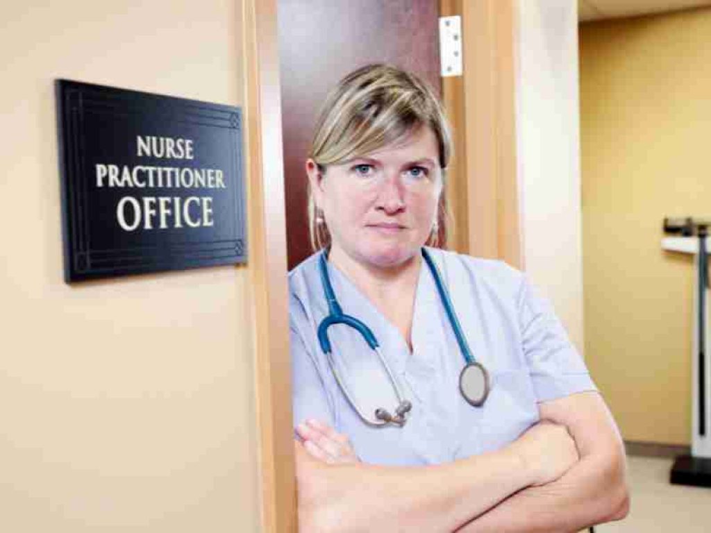 What is a traveling nurse practitioner?