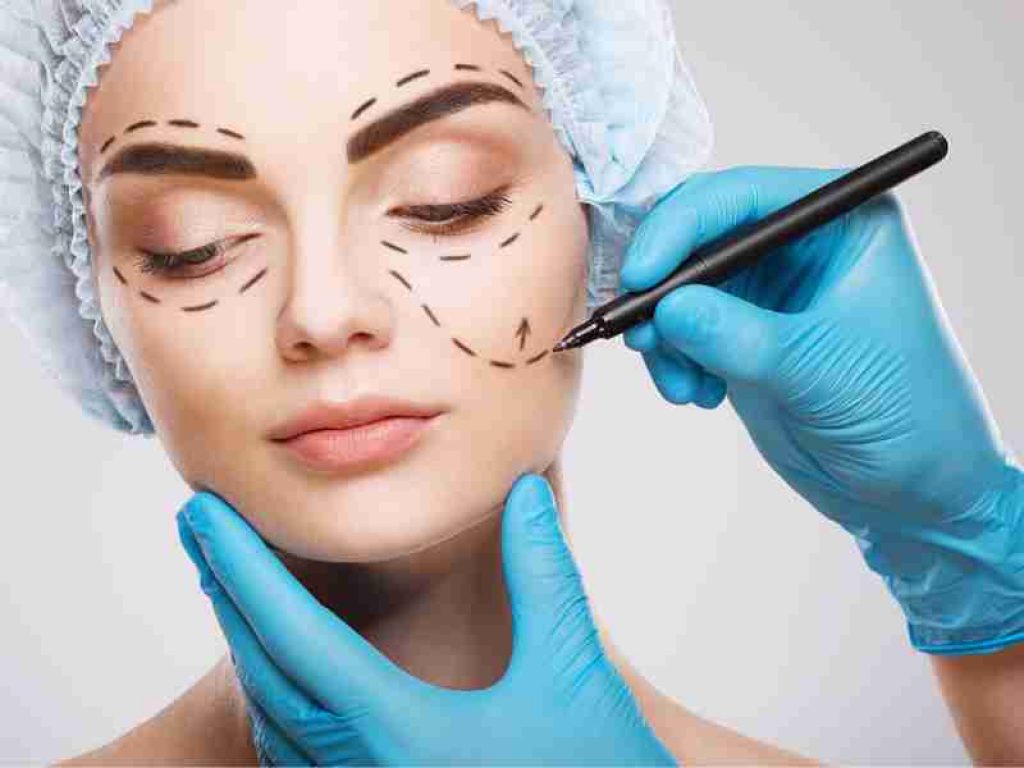 Where do plastic surgery nurses work?